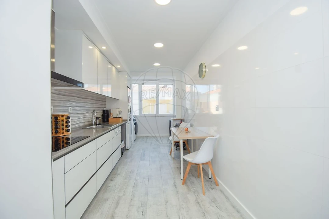 Apartamento T2 para Venda em Cacém e São Marcos Foto 16
