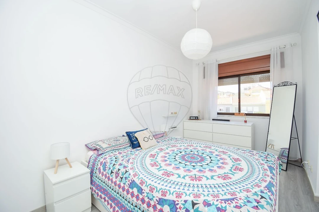 Apartamento T2 para Venda em Cacém e São Marcos Foto 1