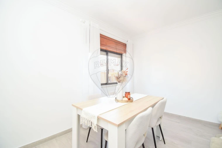 Apartamento T2 para Venda em Cacém e São Marcos Foto 14