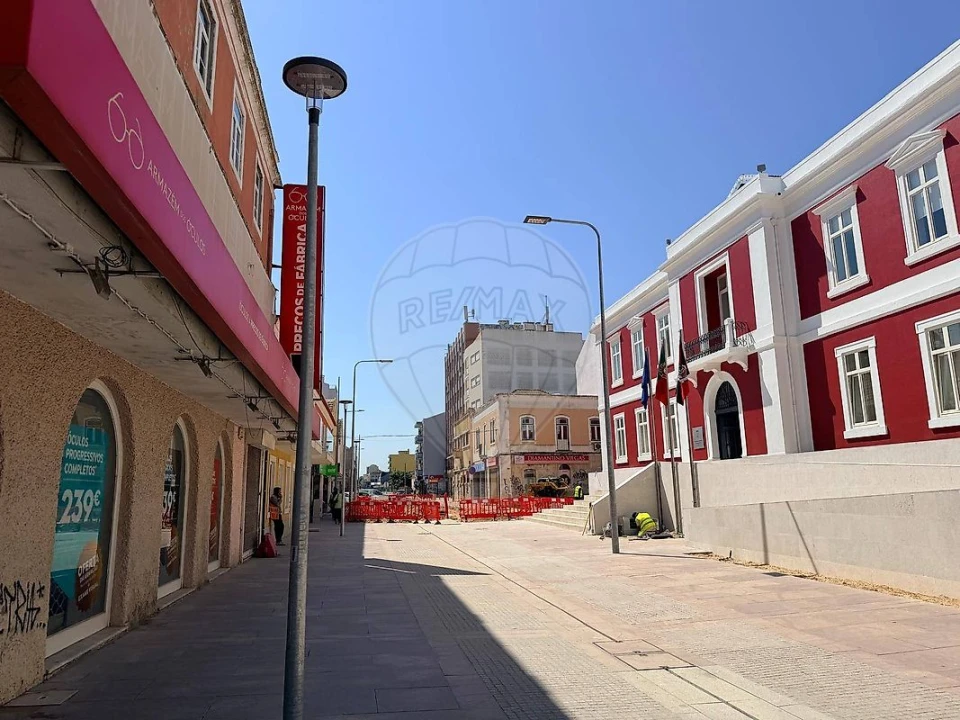 Prédio para Venda em Barreiro e Lavradio Foto 4