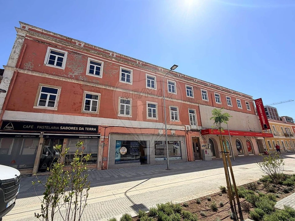 Prédio para Venda em Barreiro e Lavradio Foto 2