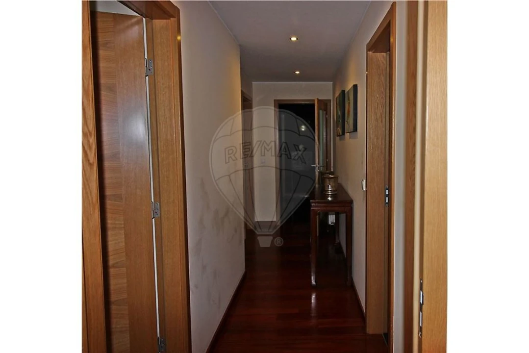 Apartamento T4 para Arrendamento em Ramalde Foto 9