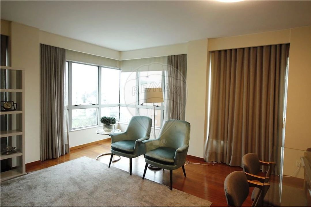 Apartamento T4 para Arrendamento em Ramalde Foto 18