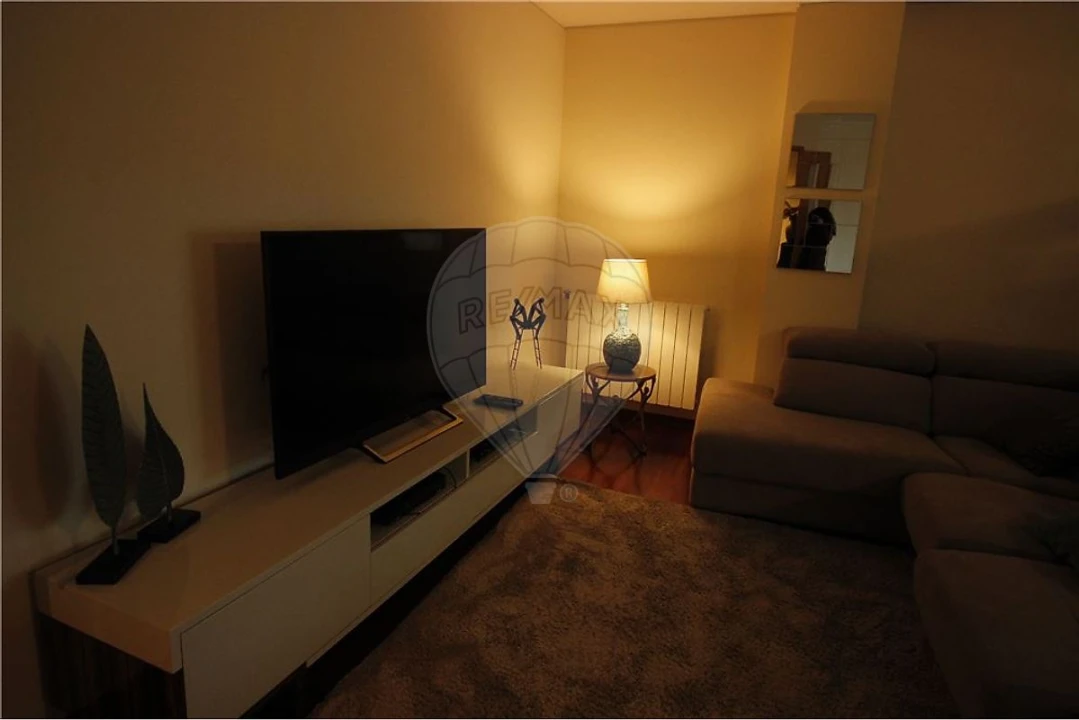Apartamento T4 para Arrendamento em Ramalde Foto 5