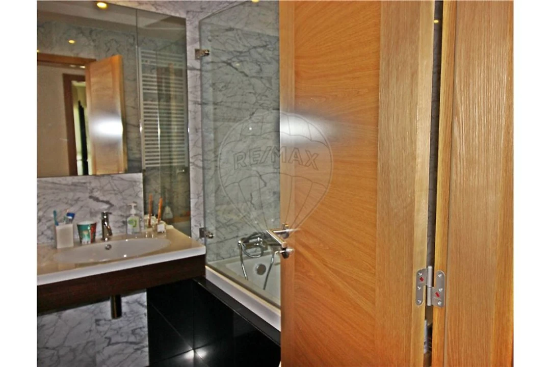 Apartamento T4 para Arrendamento em Ramalde Foto 16