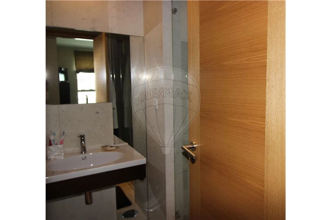 Apartamento T4 para Arrendamento em Ramalde Foto 4
