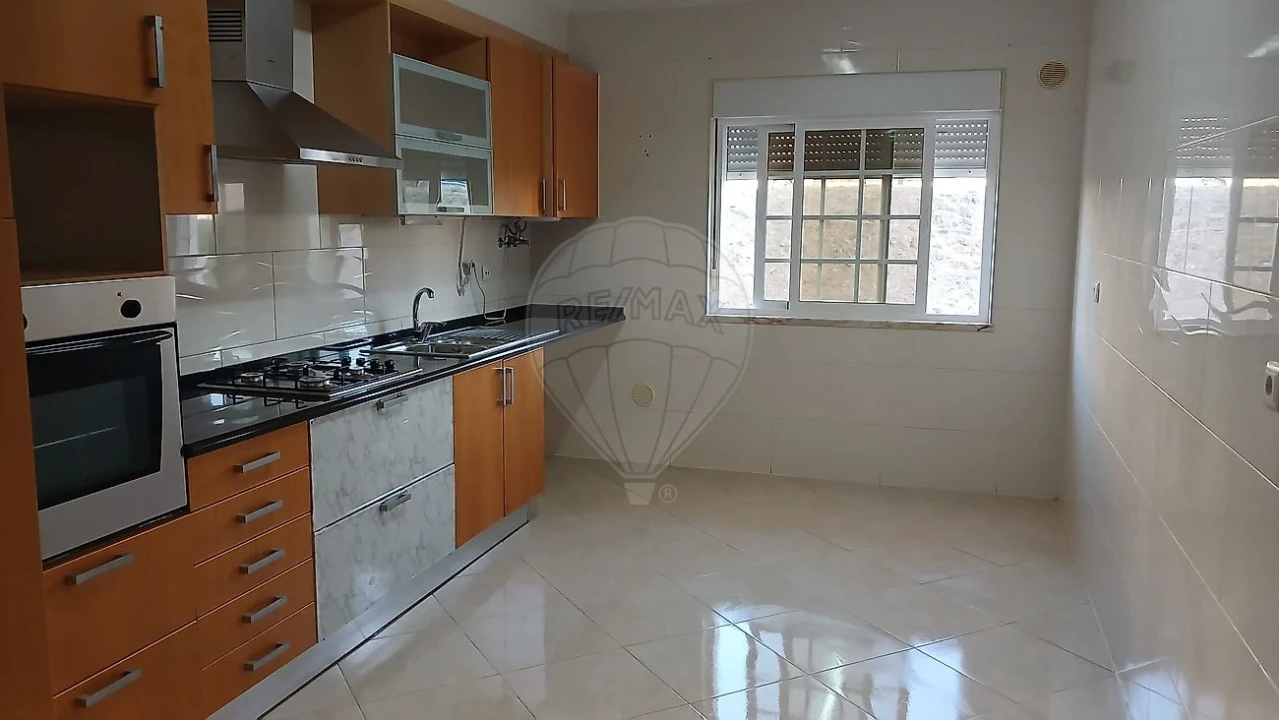 Apartamento T3 para Arrendamento em Carregado e Cadafais Foto 2