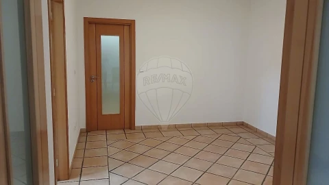 Apartamento T3 para Arrendamento em Carregado e Cadafais