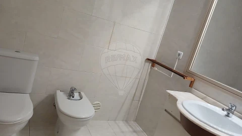 Apartamento T3 para Arrendamento em Carregado e Cadafais