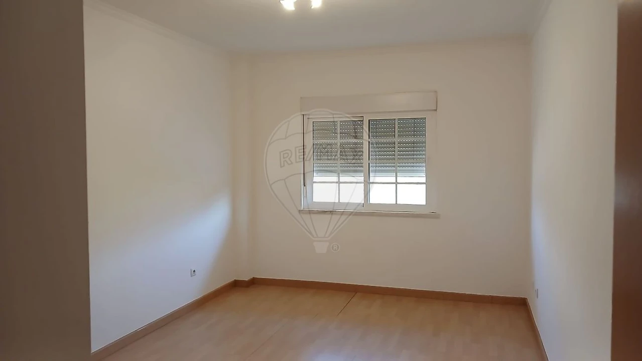 Apartamento T3 para Arrendamento em Carregado e Cadafais Foto 8