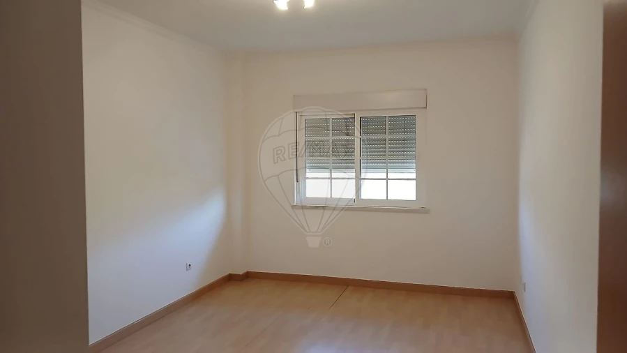 Apartamento T3 para Arrendamento em Carregado e Cadafais Foto 8