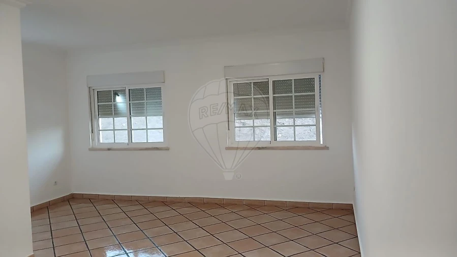 Apartamento T3 para Arrendamento em Carregado e Cadafais Foto 5