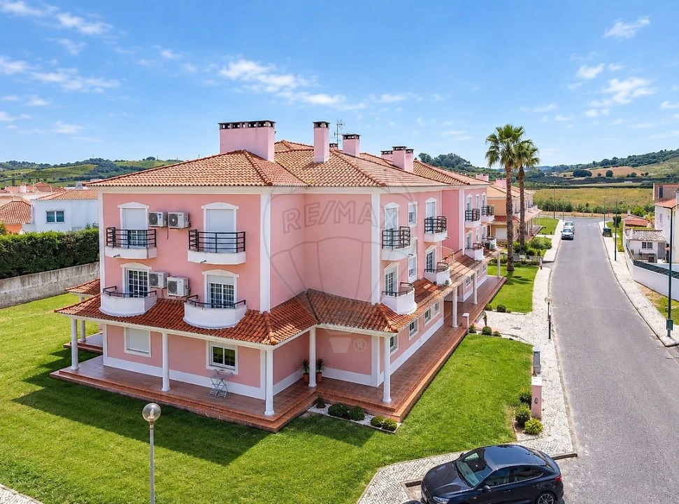 Apartamento T3 para Arrendamento em Carregado e Cadafais Foto 2