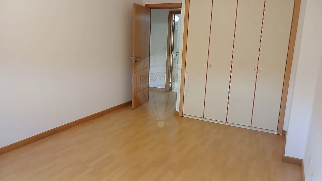Apartamento T3 para Arrendamento em Carregado e Cadafais Foto 6
