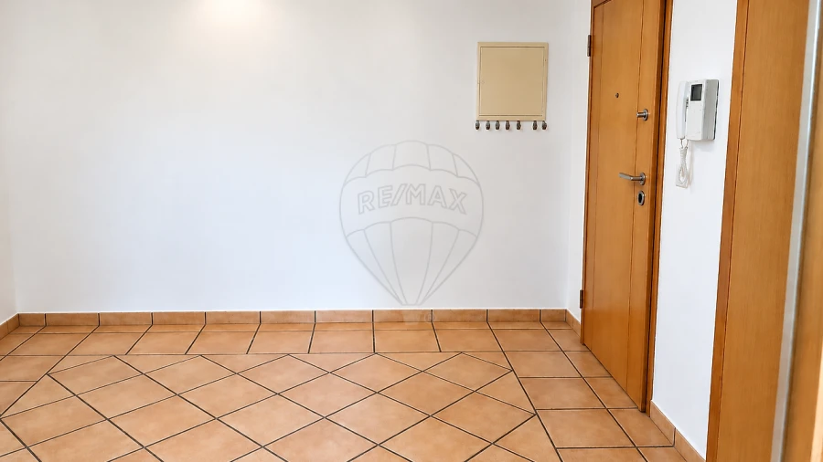 Apartamento T3 para Arrendamento em Carregado e Cadafais