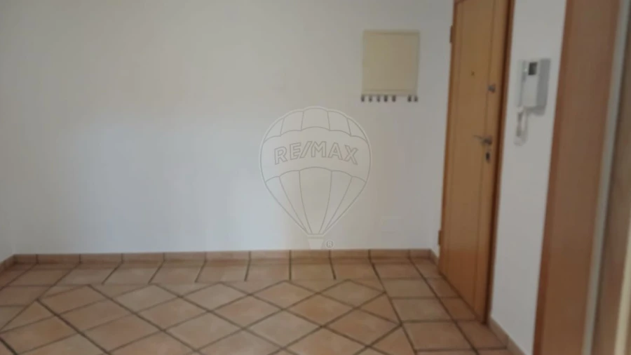 Apartamento T3 para Arrendamento em Carregado e Cadafais