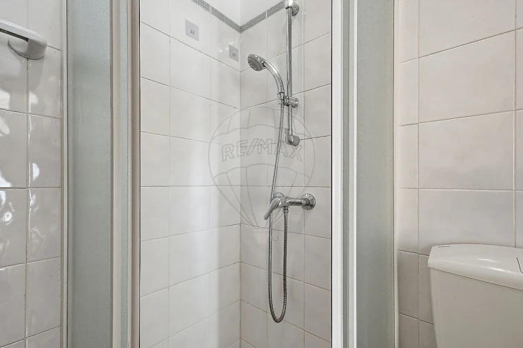 Apartamento T1 para Arrendamento em Carcavelos e Parede Foto 9