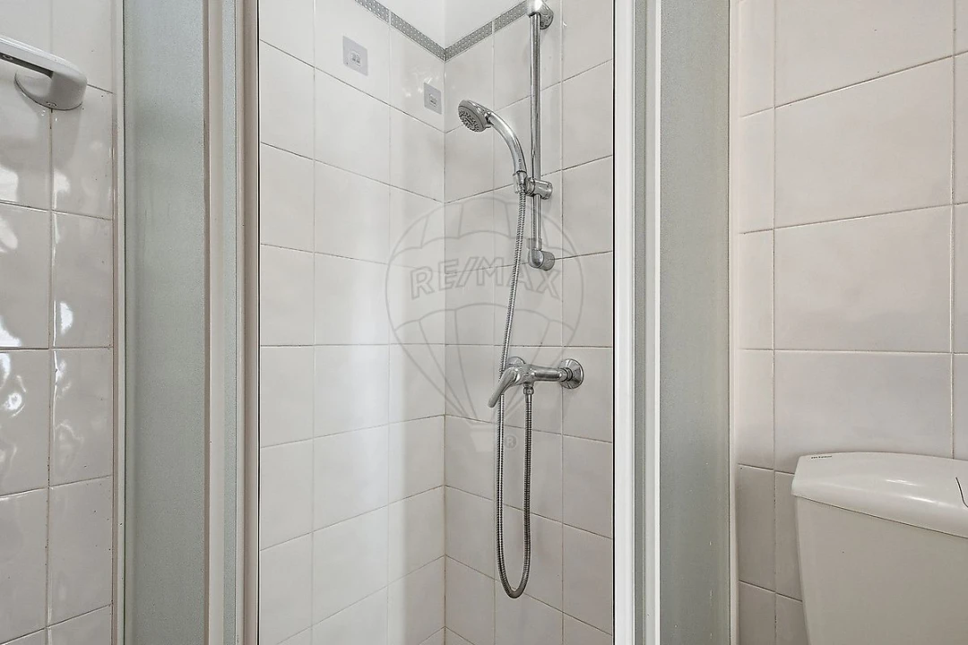 Apartamento T1 para Arrendamento em Carcavelos e Parede Foto 9