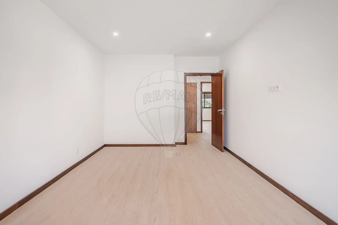 Apartamento T2 para Venda em Fânzeres e São Pedro da Cova Foto 10
