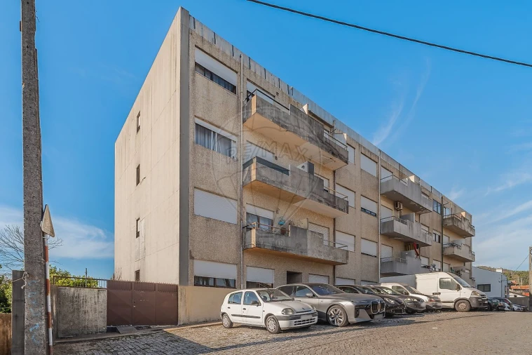 Apartamento T2 para Venda em Fânzeres e São Pedro da Cova Foto 3