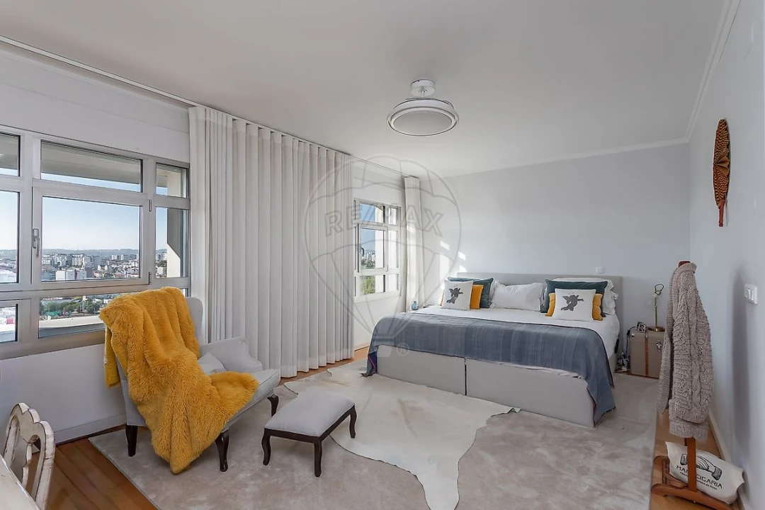 Apartamento T5 para Venda em Campolide Foto 15