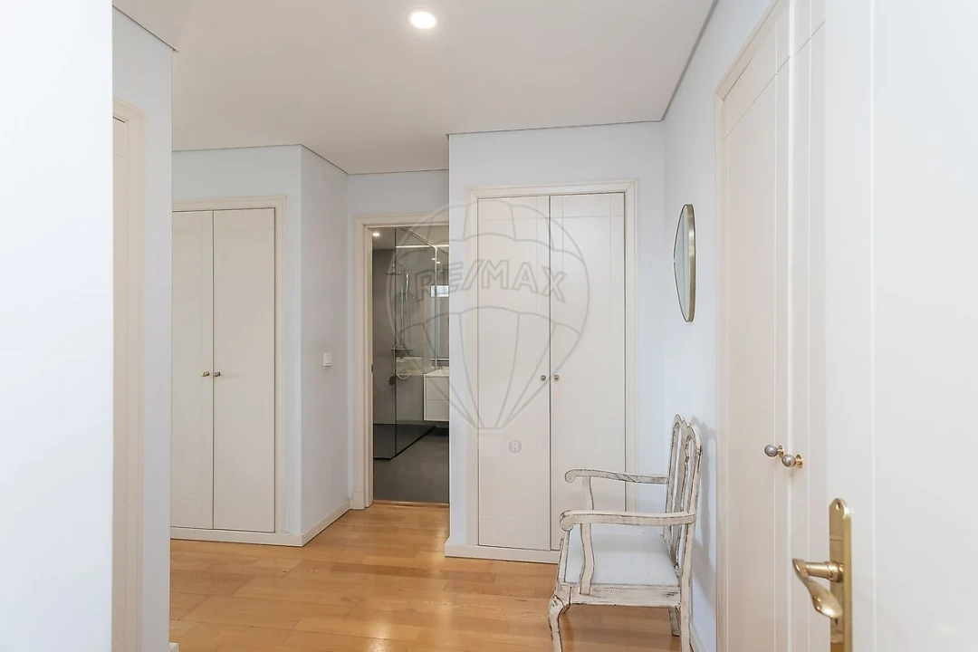 Apartamento T5 para Venda em Campolide Foto 12
