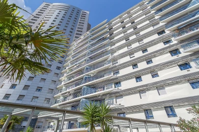 Apartamento T5 para Venda em Campolide