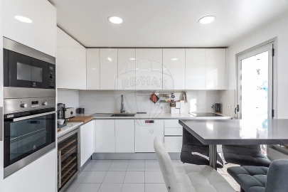 Apartamento T5 para Venda em Campolide