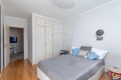 Apartamento T5 para Venda em Campolide