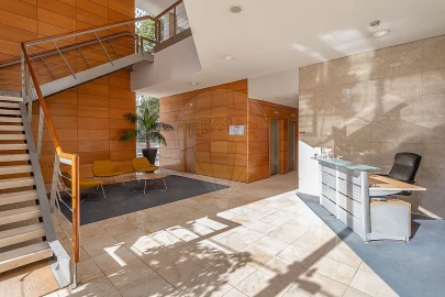 Apartamento T5 para Venda em Campolide