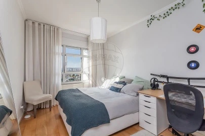 Apartamento T5 para Venda em Campolide