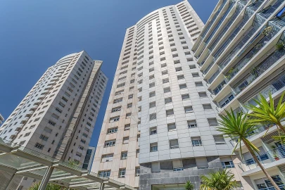 Apartamento T5 para Venda em Campolide