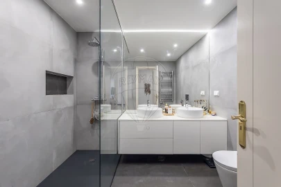 Apartamento T5 para Venda em Campolide