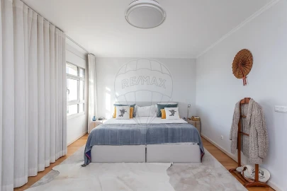 Apartamento T5 para Venda em Campolide