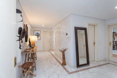 Apartamento T5 para Venda em Campolide
