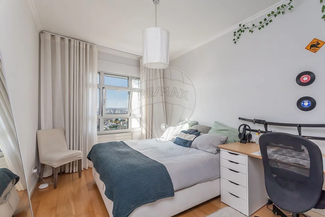 Apartamento T5 para Venda em Campolide Foto 3