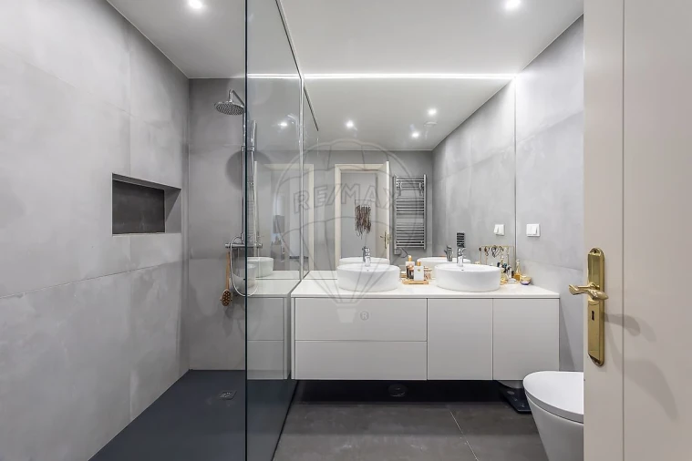 Apartamento T5 para Venda em Campolide Foto 14