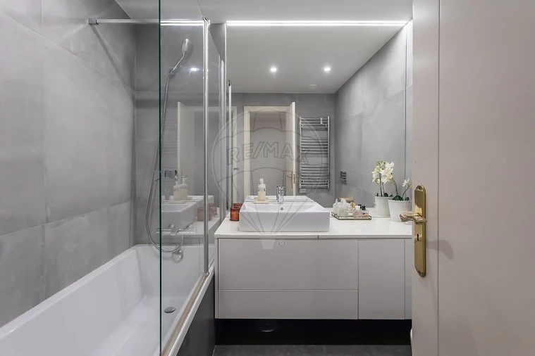 Apartamento T5 para Venda em Campolide Foto 6