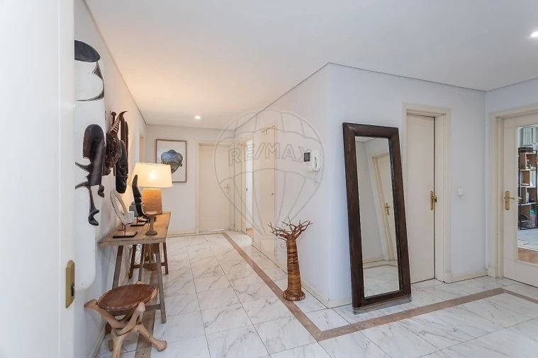 Apartamento T5 para Venda em Campolide Foto 21