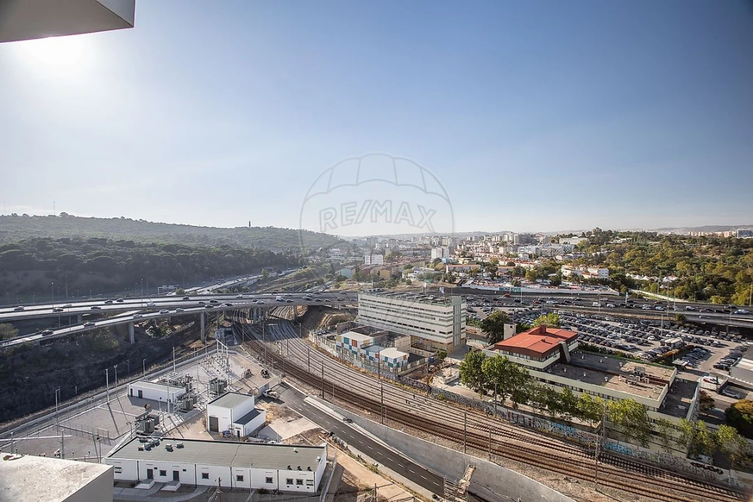 Apartamento T5 para Venda em Campolide Foto 19