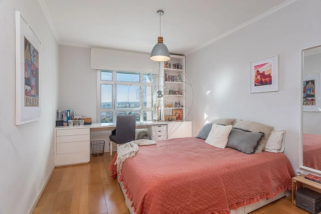 Apartamento T5 para Venda em Campolide Foto 9