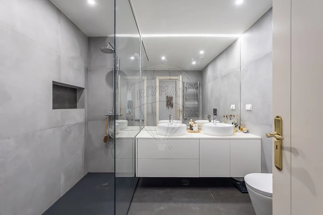 Apartamento T5 para Venda em Campolide Foto 14