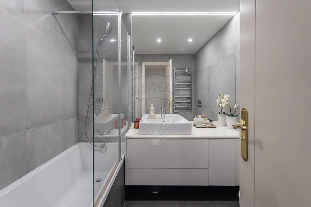 Apartamento T5 para Venda em Campolide Foto 6