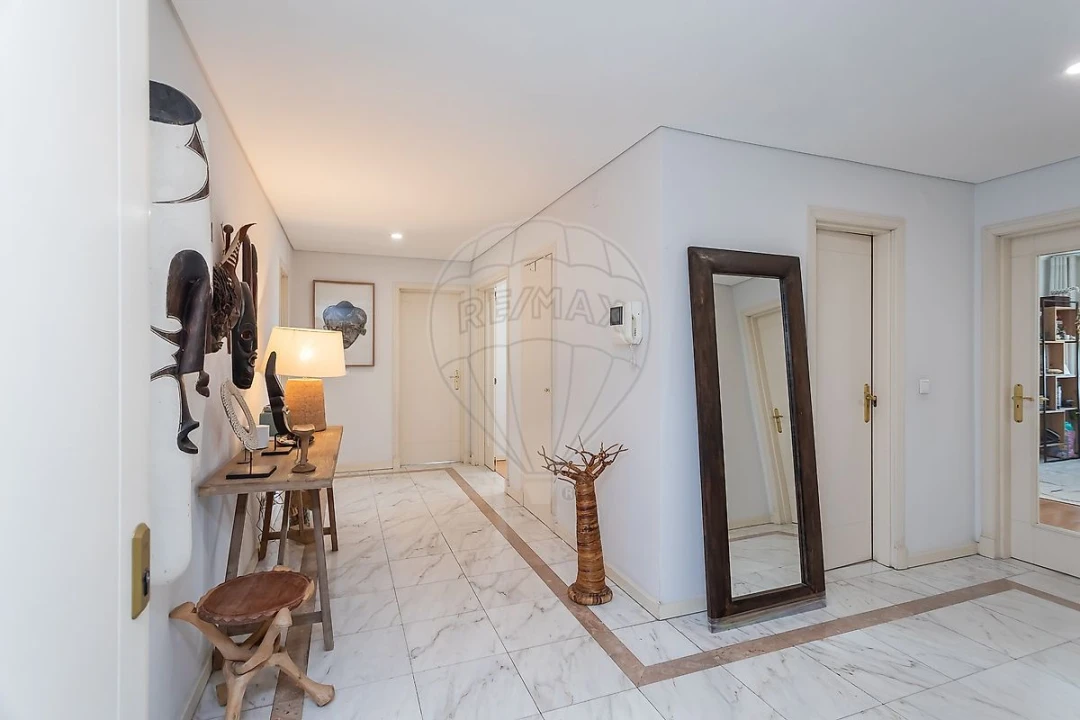Apartamento T5 para Venda em Campolide Foto 21