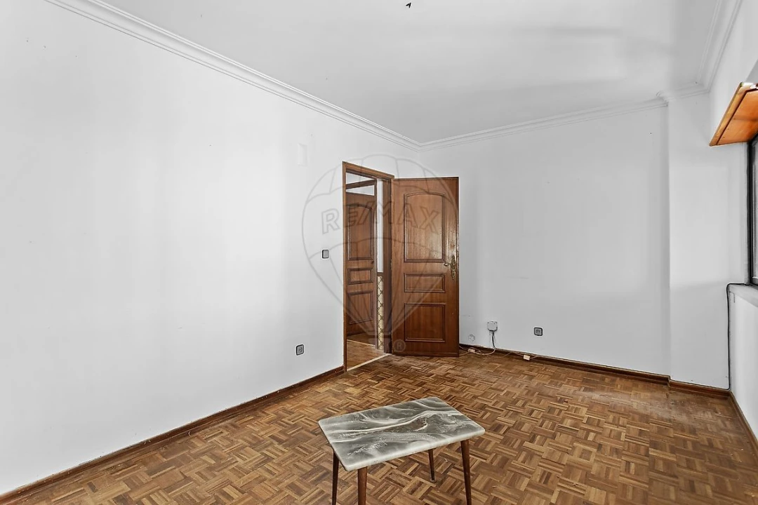 Moradia T2 para Venda em Porto Salvo Foto 1