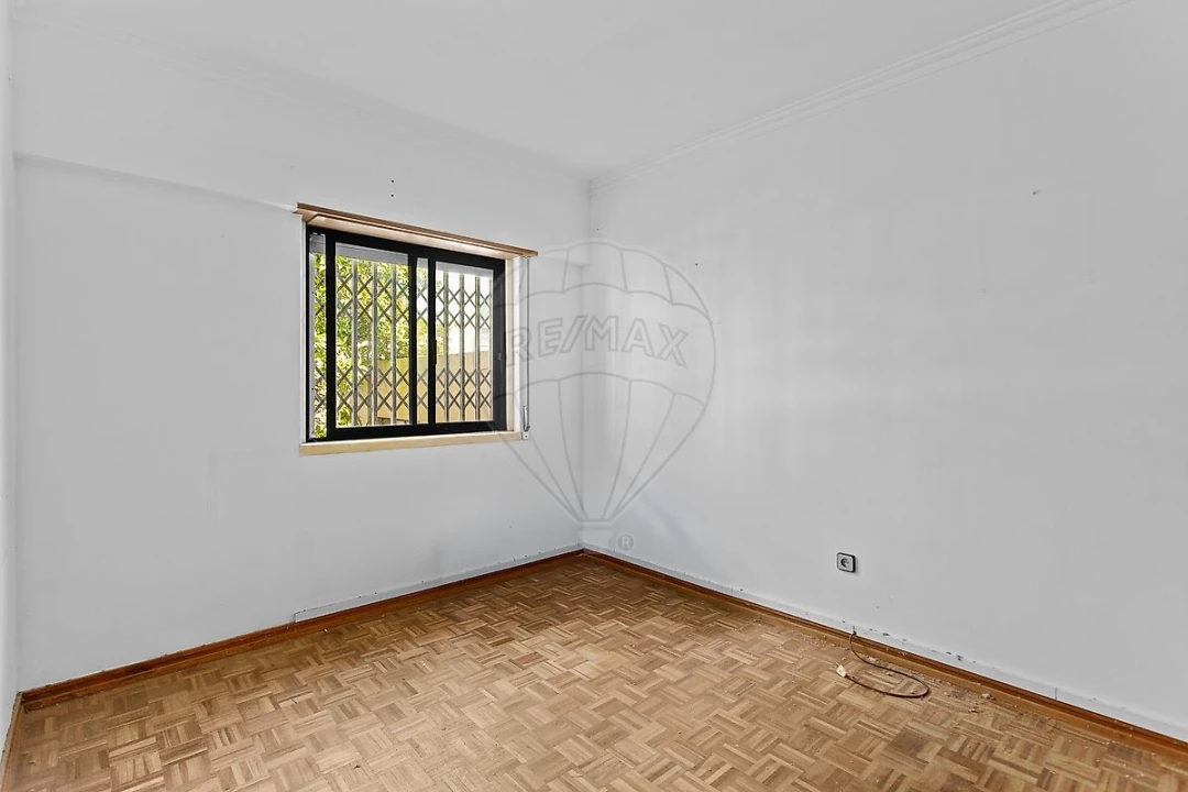 Moradia T2 para Venda em Porto Salvo Foto 3