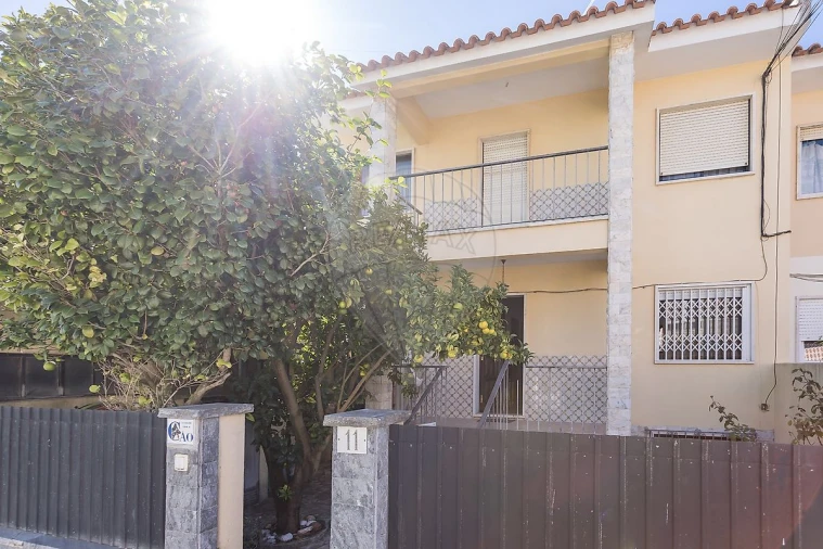 Moradia T2 para Venda em Porto Salvo Foto 25