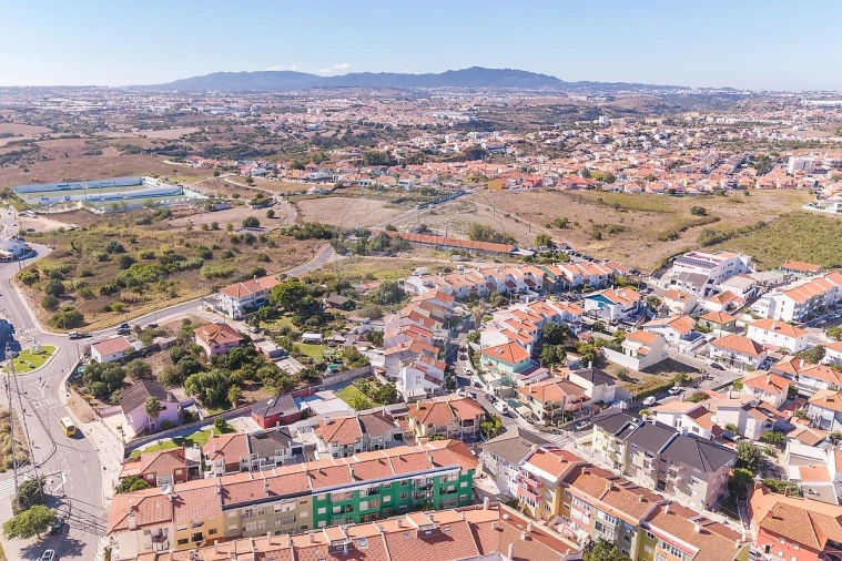 Moradia T2 para Venda em Porto Salvo Foto 23