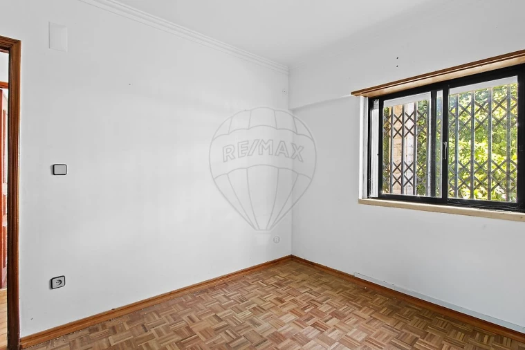Moradia T2 para Venda em Porto Salvo Foto 7