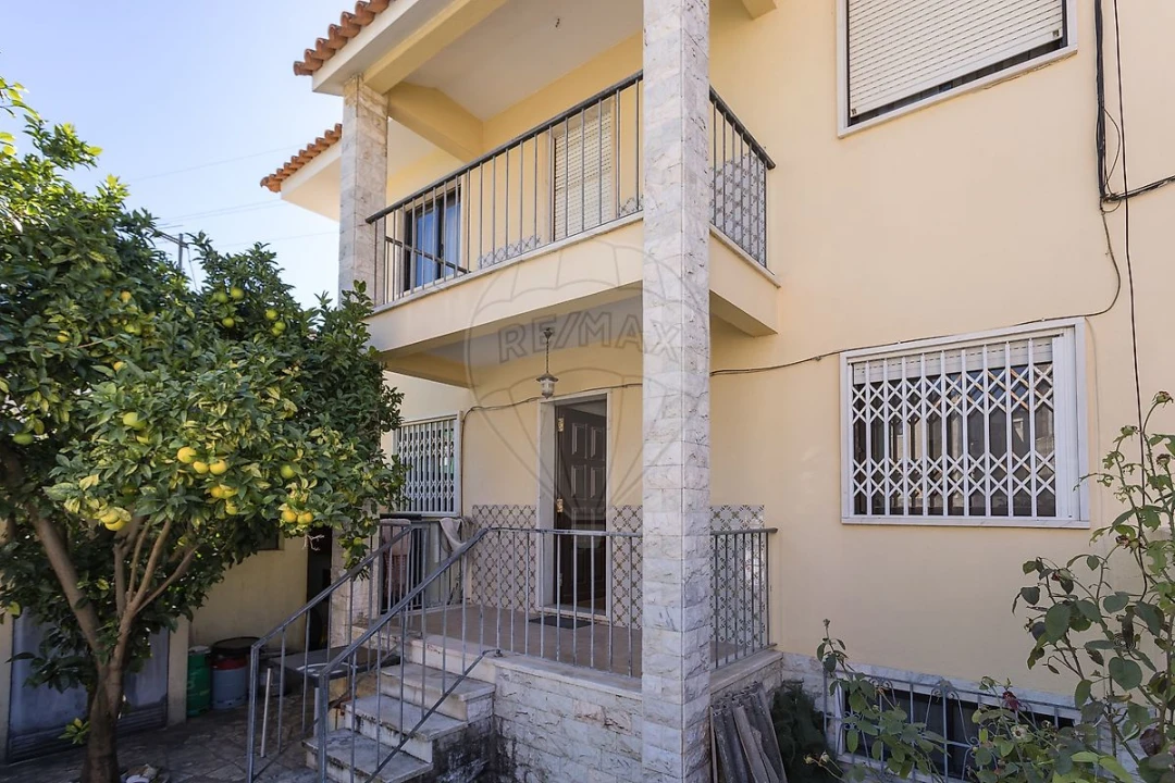 Moradia T2 para Venda em Porto Salvo Foto 21